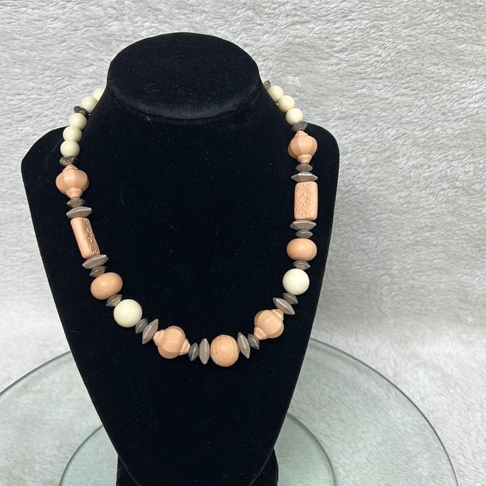 Peach and Cream 18 inch Necklace